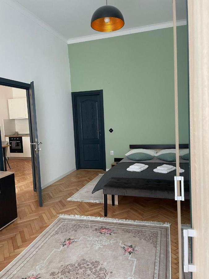 Central Apartment With 2 Bedrooms And 2 Bathrooms Oradea Exterior photo
