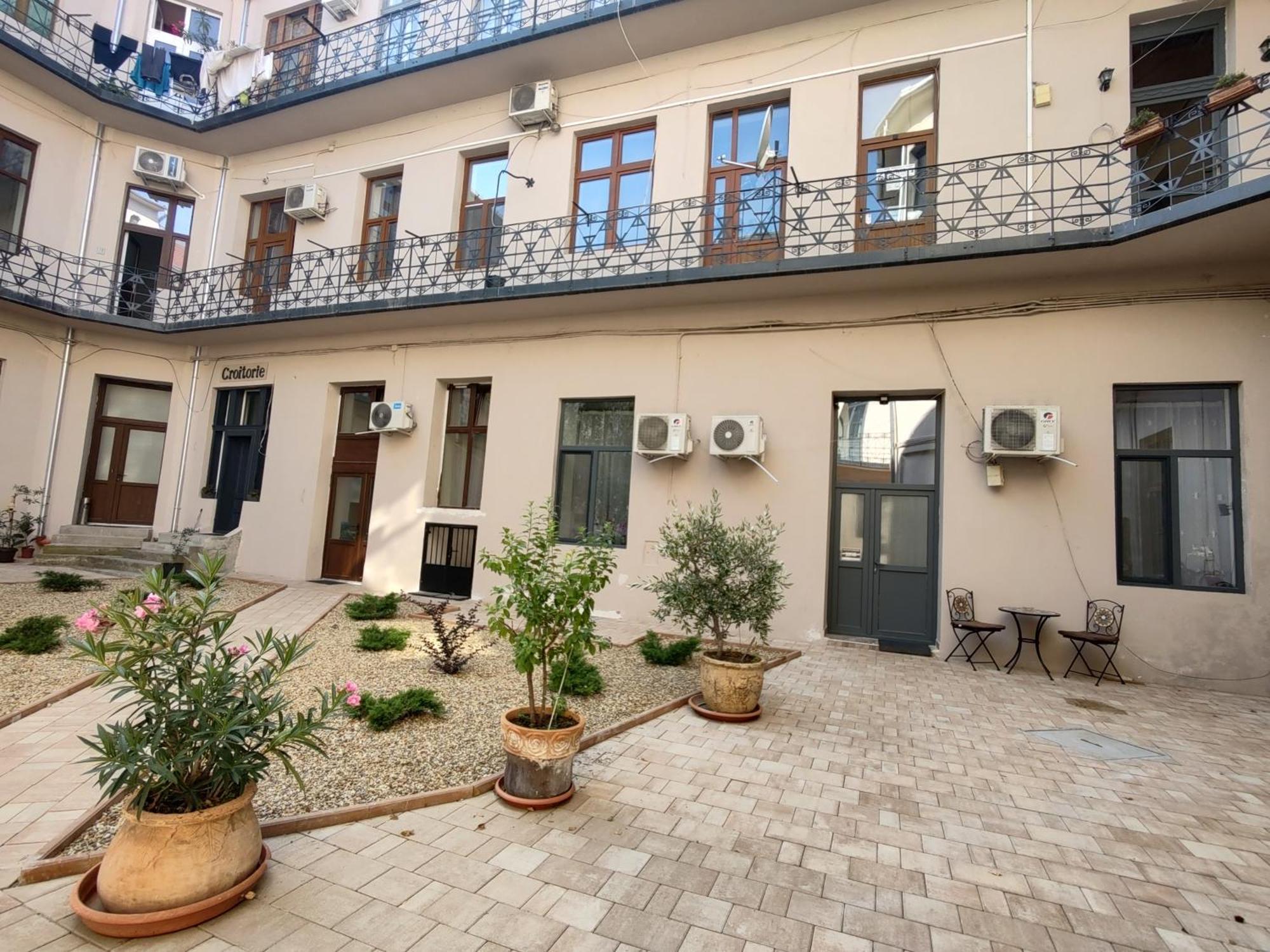 Central Apartment With 2 Bedrooms And 2 Bathrooms Oradea Exterior photo